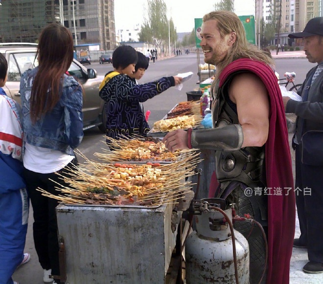 全员摆摊！钢铁侠美队灭霸集体练摊 你为谁买单