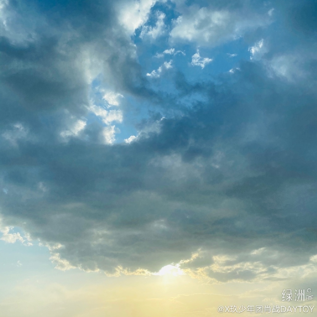 200605 肖战更博分享蓝天白云 才华横溢的肖画家上