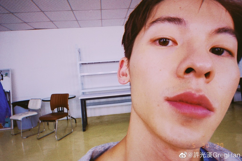 许光汉晒《你的婚礼》花絮照 首次触电合作章若