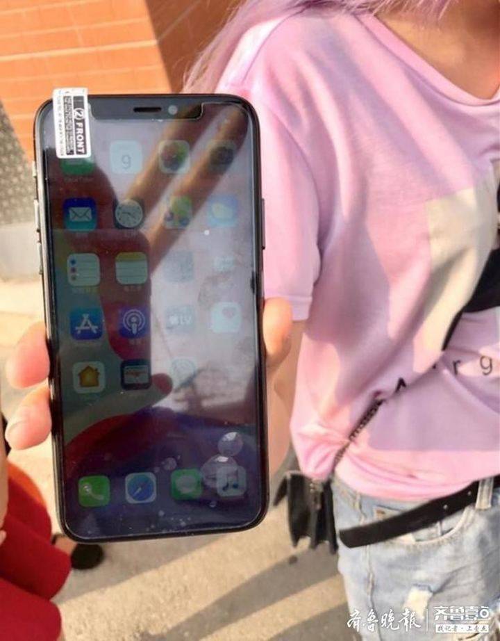 7000元新手机被误当垃圾扔掉，济南民警冒高温在