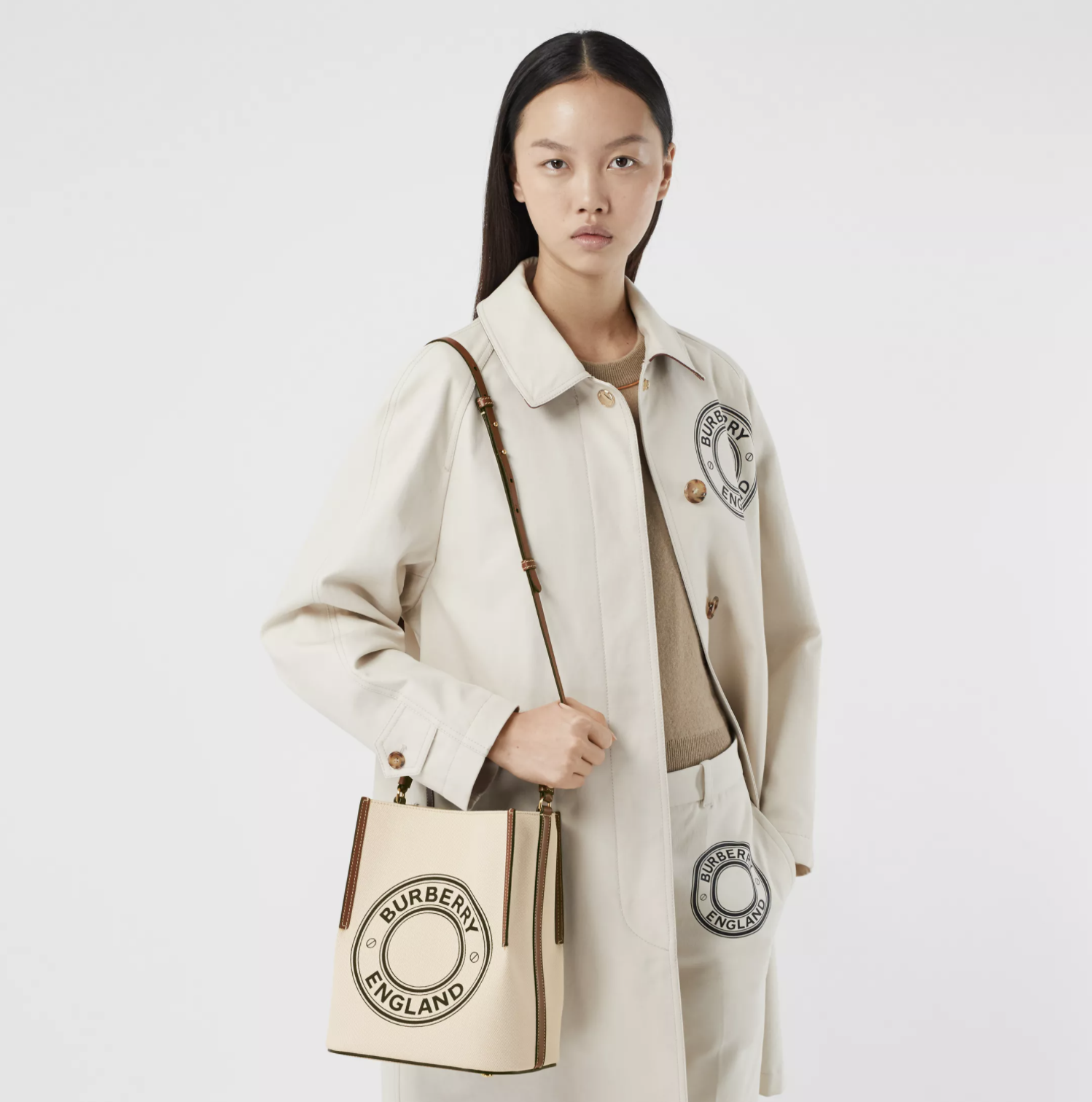 是日美好事物｜可口可乐的联名美妆色彩招摇，