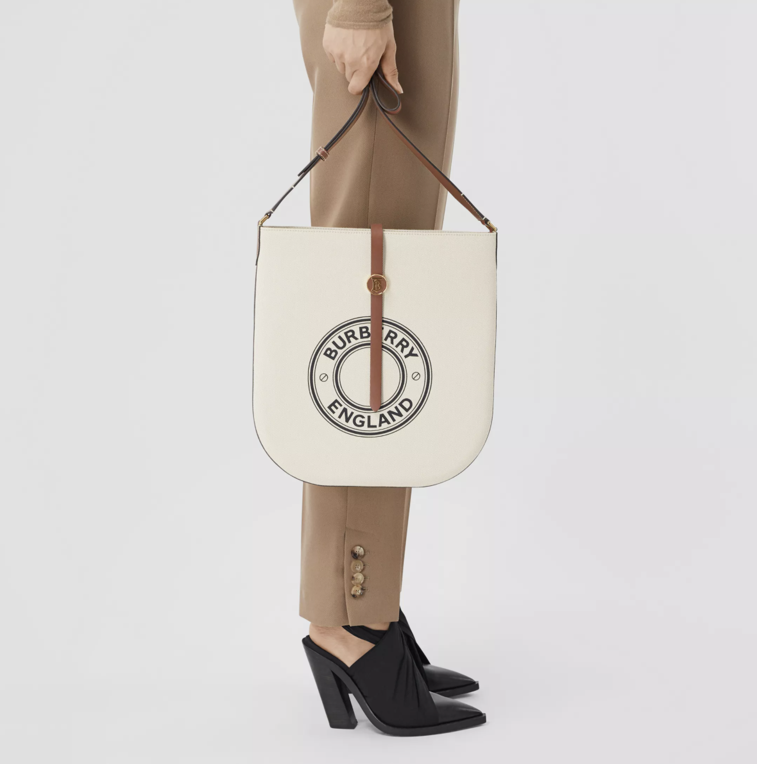 是日美好事物｜可口可乐的联名美妆色彩招摇，