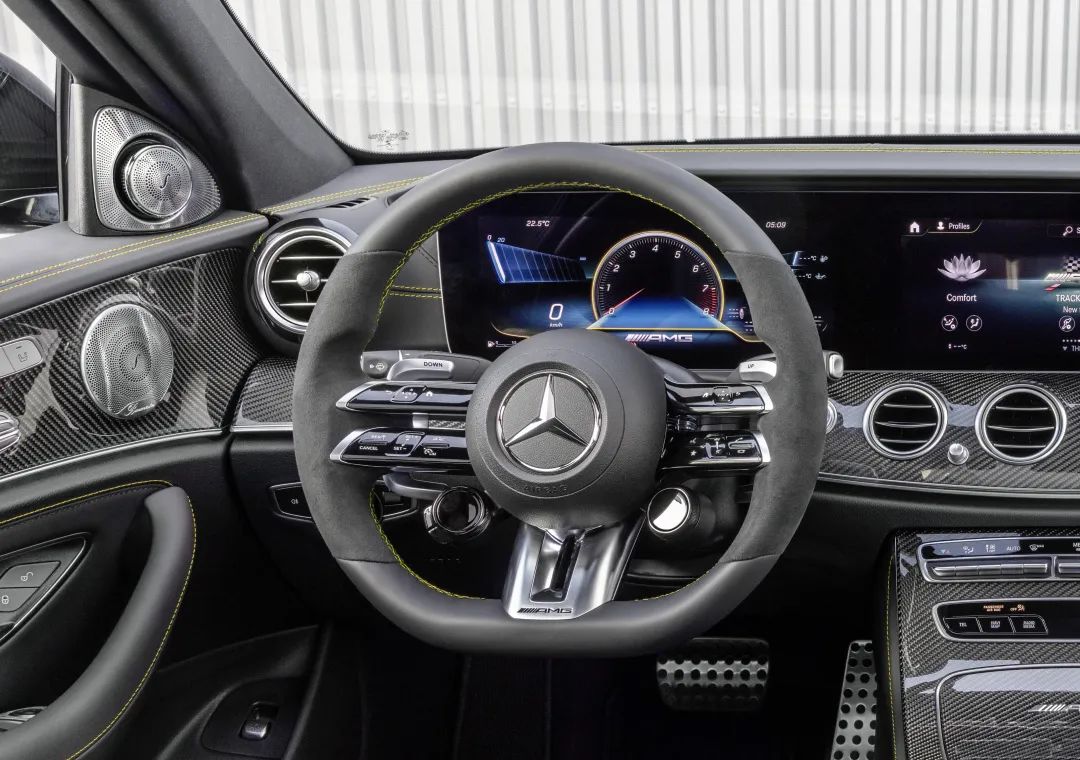 3.4秒破百，新一代梅赛德斯-AMG E 63全球首发｜新车