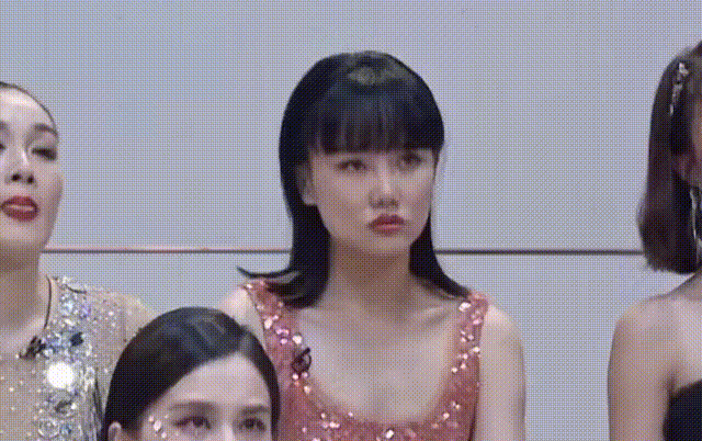 不愧是能创作出《痒》的歌手，上海嗲精黄龄“