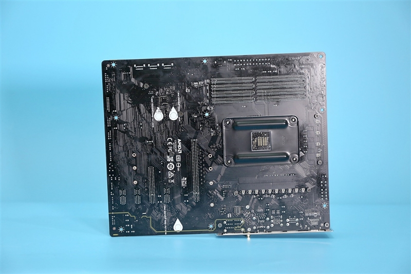 甚至还要略强于顶级的X570主板！微星MPG B550 GAMING CARBON WIFI评测