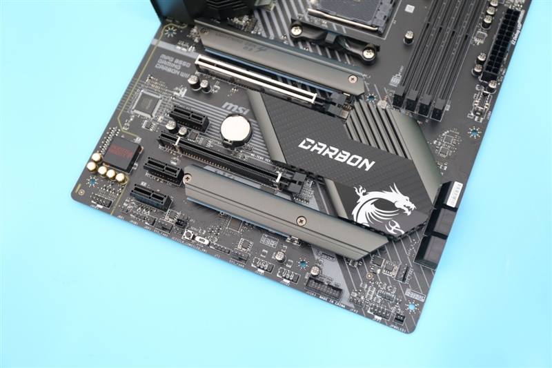 甚至还要略强于顶级的X570主板！微星MPG B550 GAMING CARBON WIFI评测