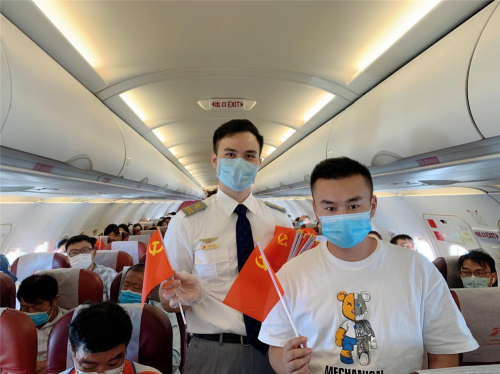 永葆初心砥砺奋进 首都航空开展建党日机上主题