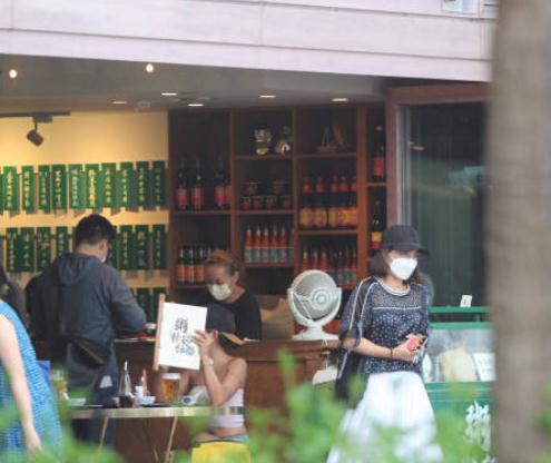 霍启刚郭晶晶晚餐太简陋，豪门食材不如普通人