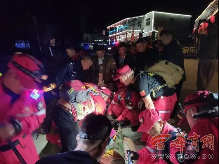 紧急救援！西安滦镇派出所7小时救出12名驴友