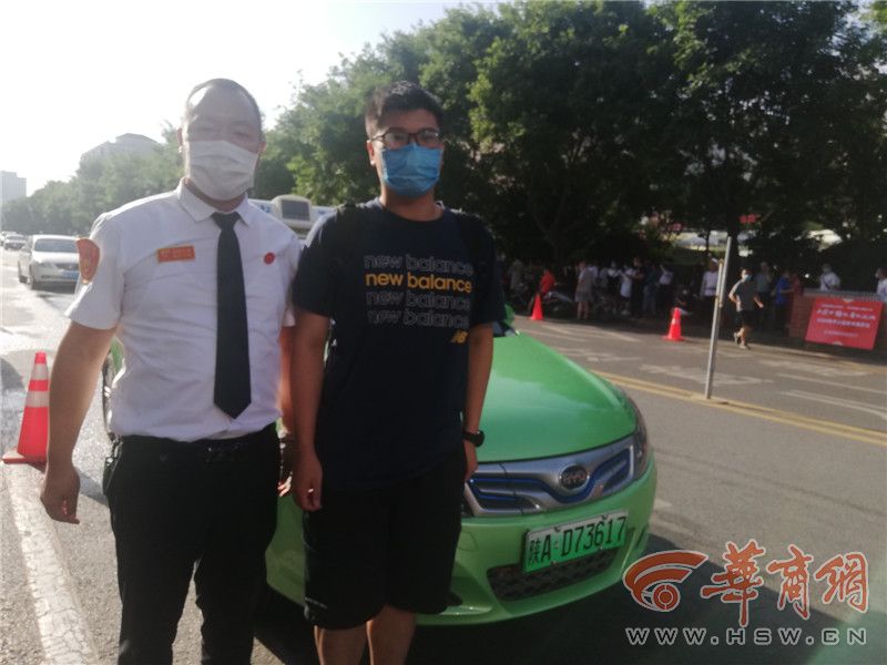 记者直击爱心送考 西安热情的哥群里“抢”考生