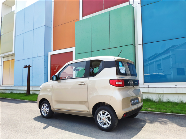 五菱宏光MINI EV：人民代步车，完胜“老头乐”