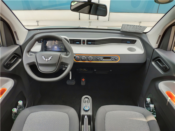 五菱宏光MINI EV：人民代步车，完胜“老头乐”