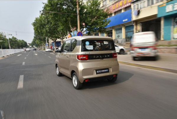 五菱宏光MINI EV：人民代步车，完胜“老头乐”