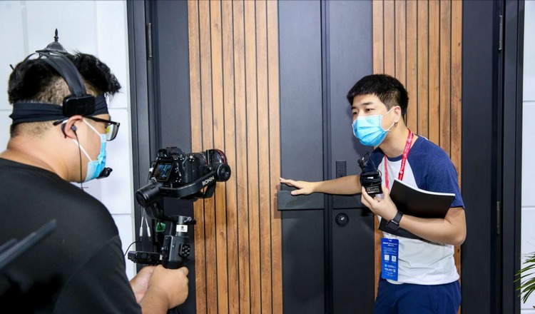 专注门窗研发制造 重庆企业今日惊艳广州建博会