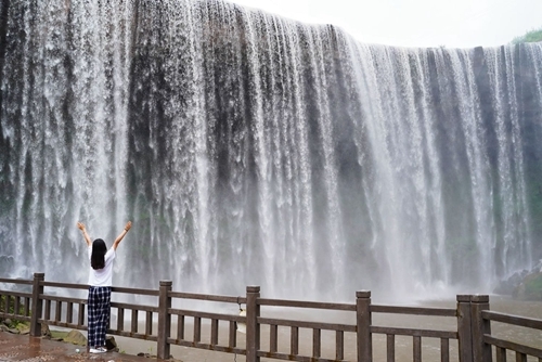 广安岳池一宽约130米瀑布升级“面世”