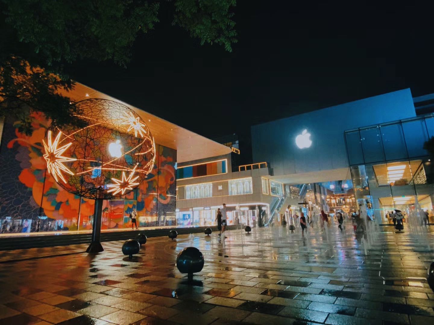 三里屯零售店“搬新家”，iPhone零售业务副总裁：我国市场的必要性显而易见