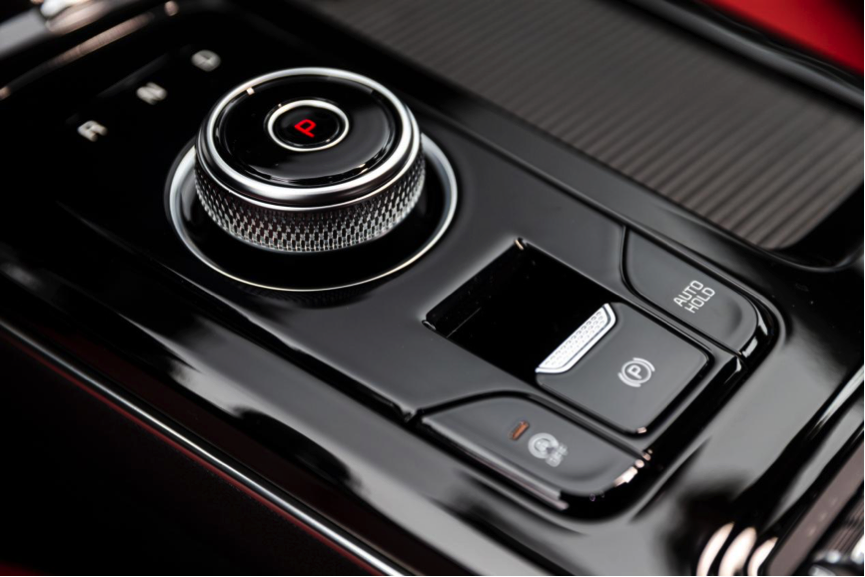 起亚凯酷首次线下亮相，以激进设计吸引Z世代人