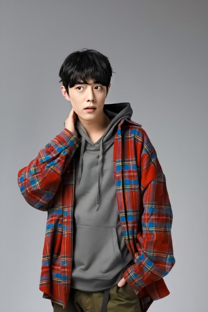 200724 还是从前那个少年 肖战同款摸脖子姿势教你