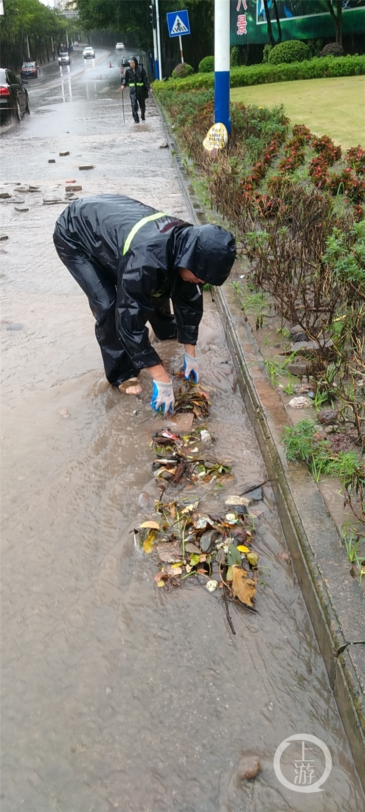 暴雨致重庆主城21处道路积水 宏帆花市等8处路段短时断交