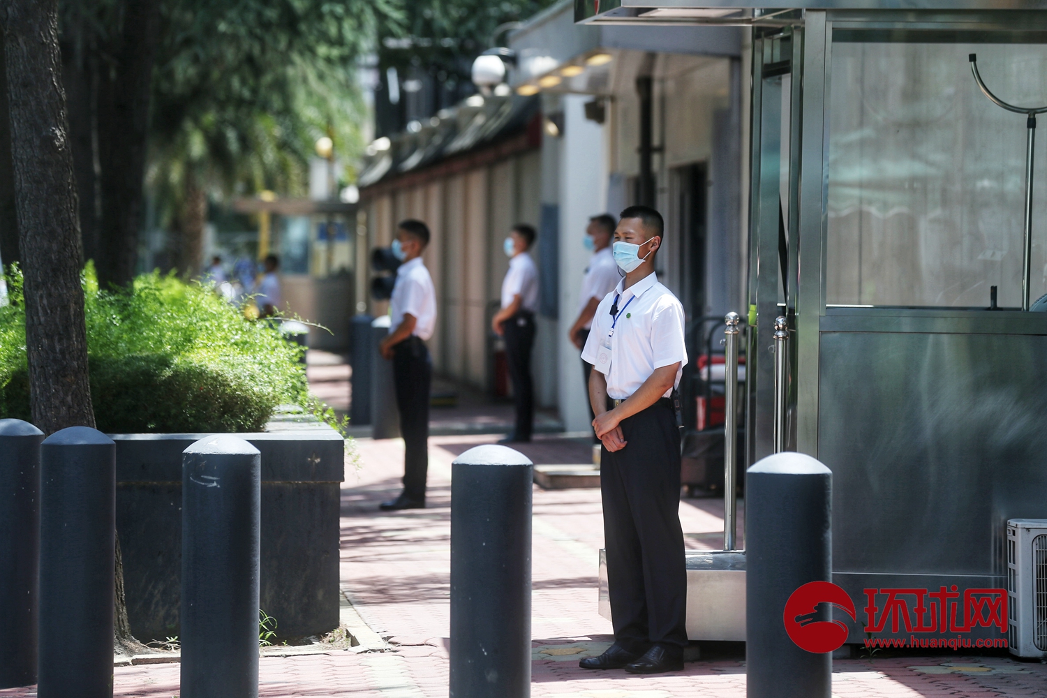 中方接管美驻成都总领事馆：执勤武警已换便装，相关标识已被遮盖