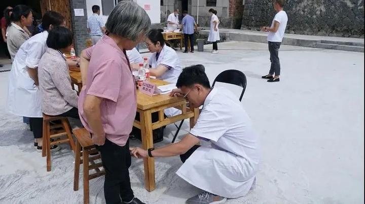 跟随浙江中医药大学博士团送医下乡，探访红色斋郎村