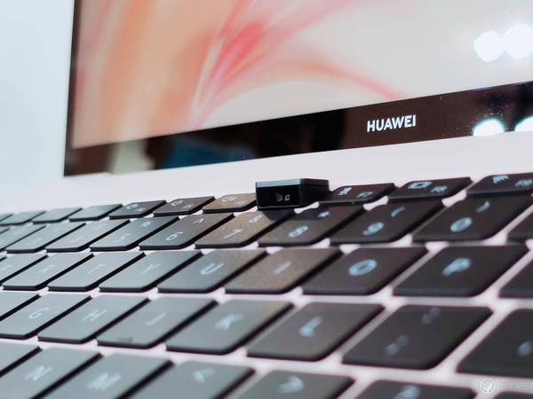 华为 MateBook X 正式发布:轻至 1KG/7999 元起