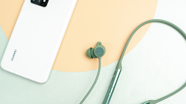 华为公司FreeLace Pro无线蓝牙耳机感受 增加降噪产生高品质听感