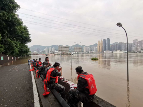 81年来最高水位！3分钟装满西湖！重庆洪水就有这么猛