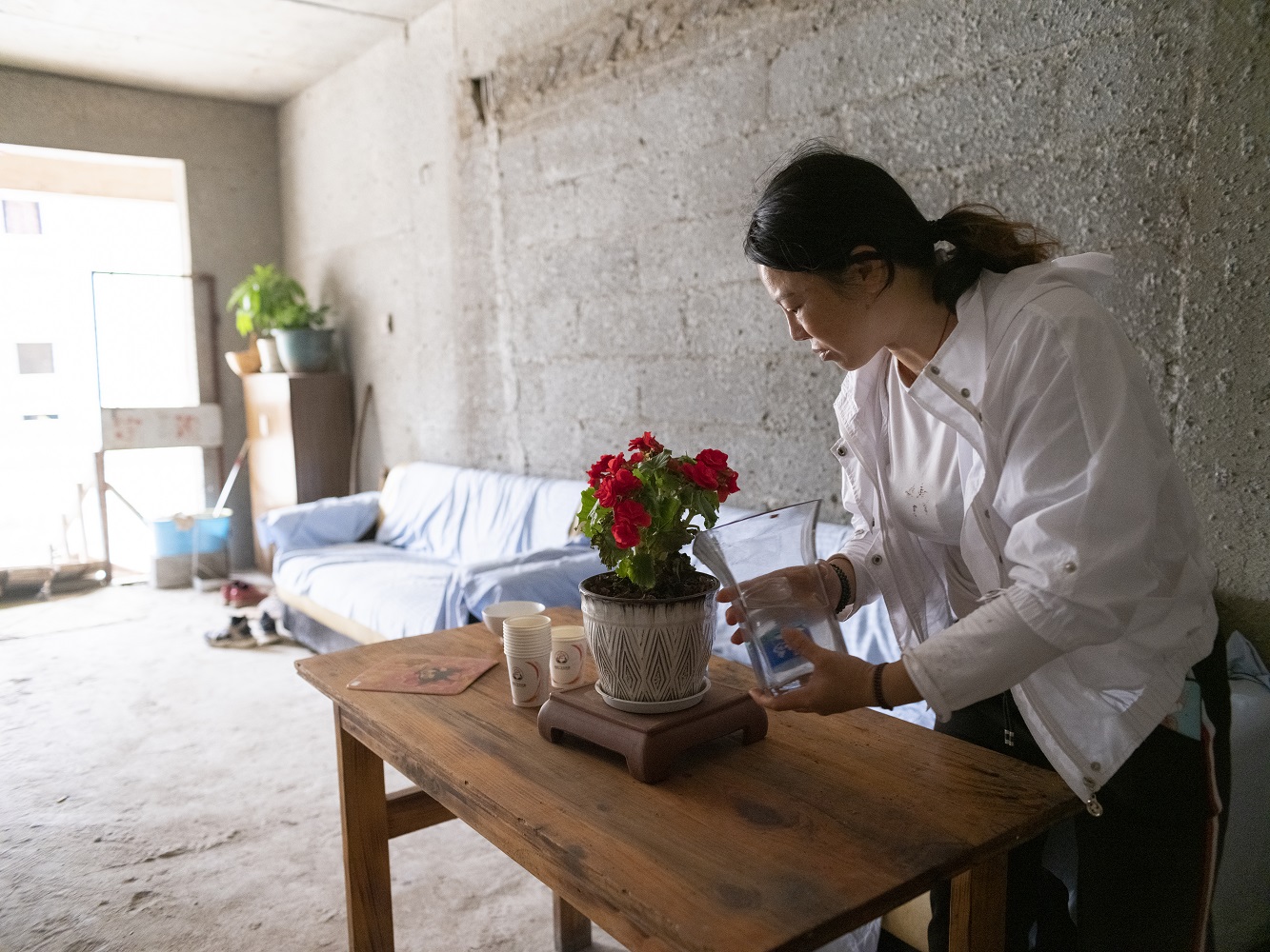 住烂尾楼的人：单亲妈妈身背房贷租不起房，有人花光积蓄未能入户