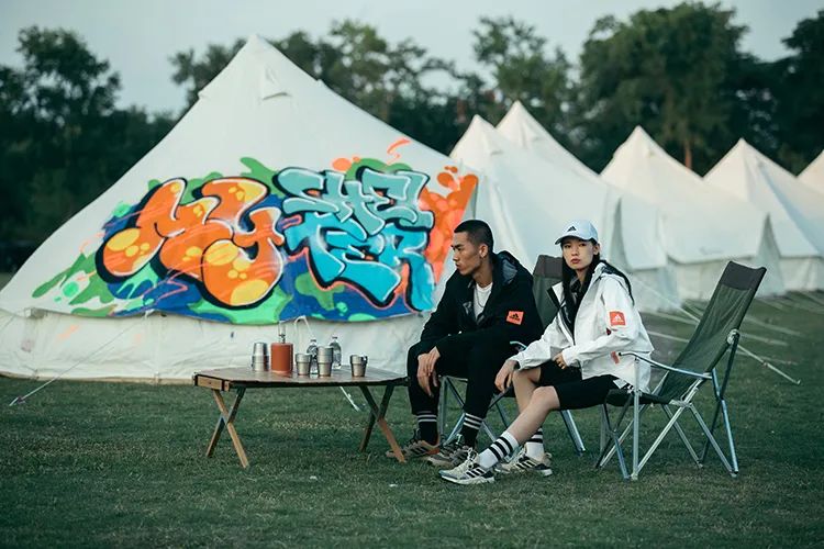 adidas 终于做出来了！想要穿的很懂潮流，它可是绕不开的选择