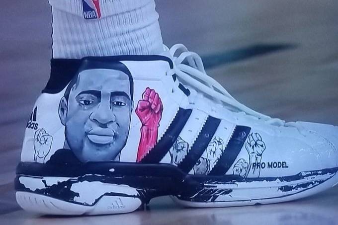 【影片】贏球後為何Murray情緒失控淚灑賽場，在球員通道蹲著抱頭痛哭？原因就在球鞋上！-黑特籃球-NBA新聞影音圖片分享社區