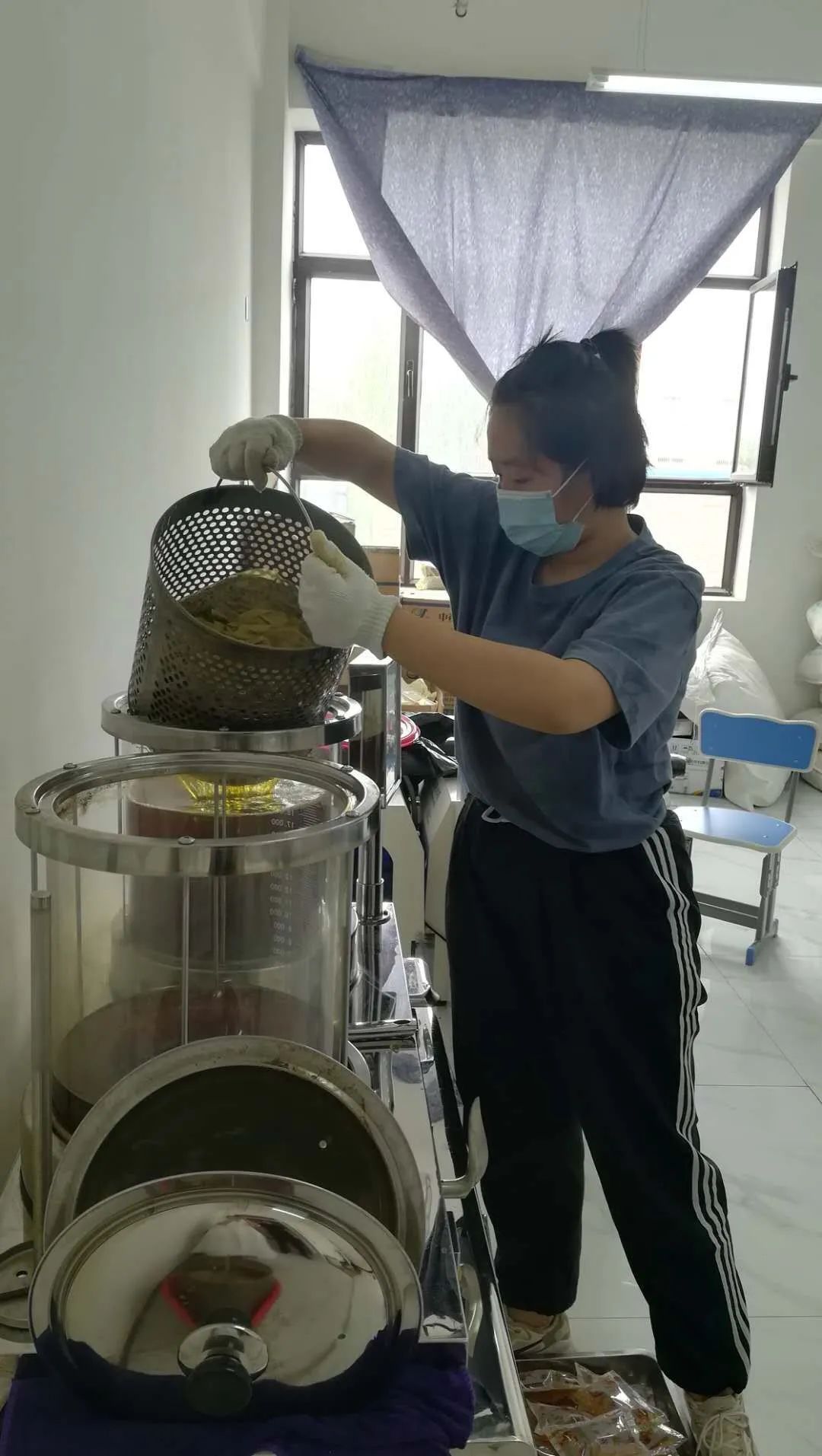 湖北医药学院的孟淑怡同学，你受表扬啦