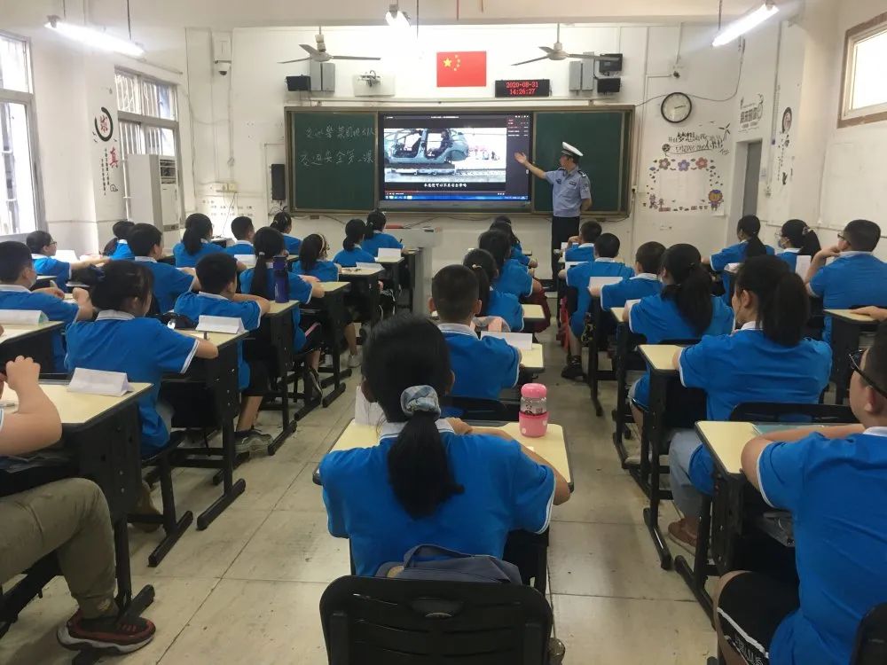 重庆|开学季丨开学第一课，渝中警蜀黍来啦！