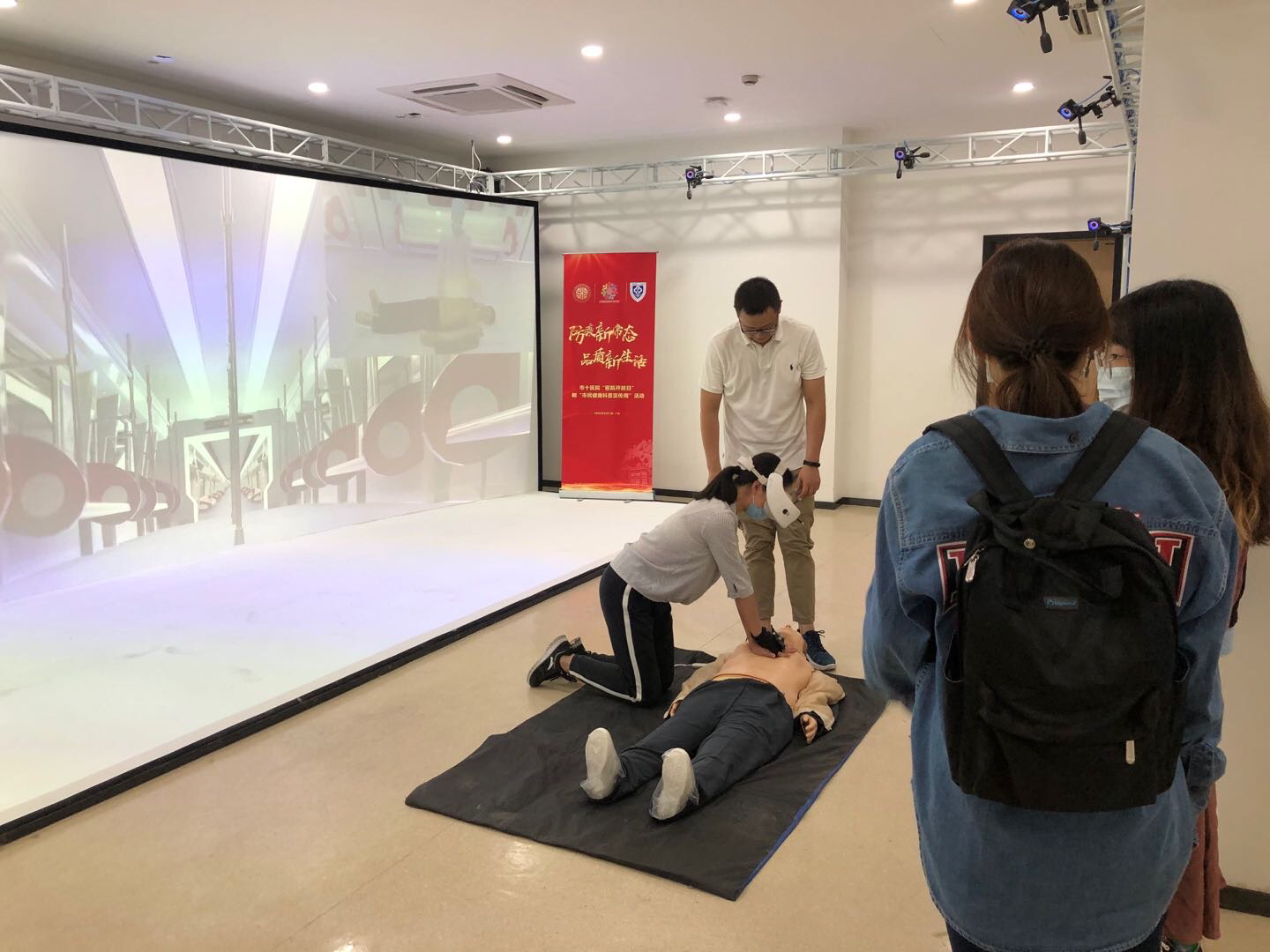 中医药体验、虚拟仿真模拟心肺复苏、儿童科普剧首发………今年“医院开放日”很有趣