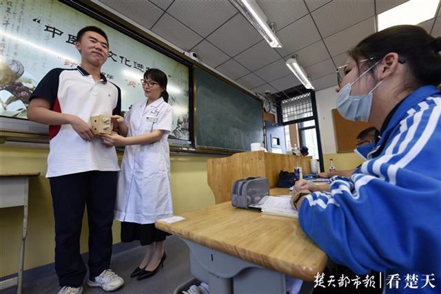 开学第一天，中医药文化进校园