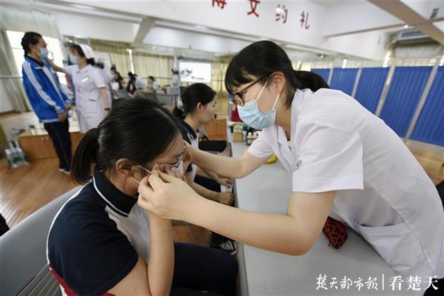 开学第一天，中医药文化进校园
