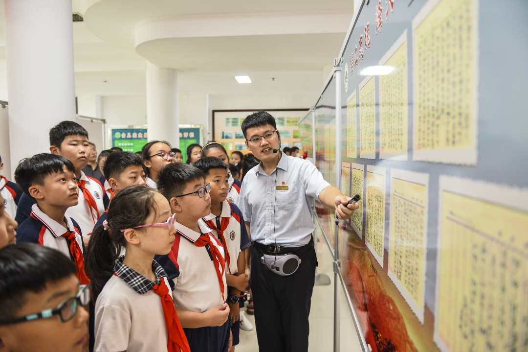 从“五个必须”到“五个绝不答应”，习近平的话语掷地有声