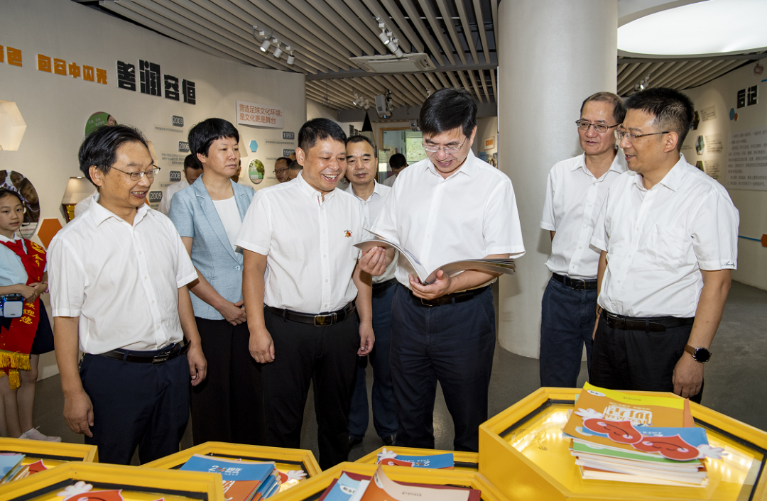 市领导在走访慰问教师时强调：弘扬尊师重教传统 办好立德树人事业