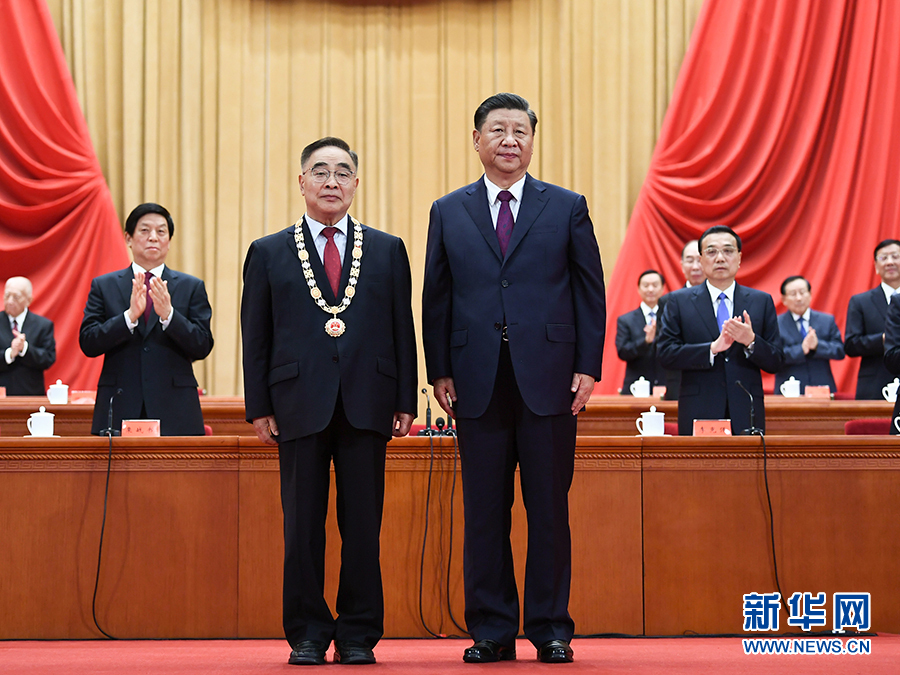 全国抗击新冠肺炎疫情表彰大会在京隆重举行 习近平向国家勋章和国家荣誉称号获得者颁授勋章奖章并发表重要讲话