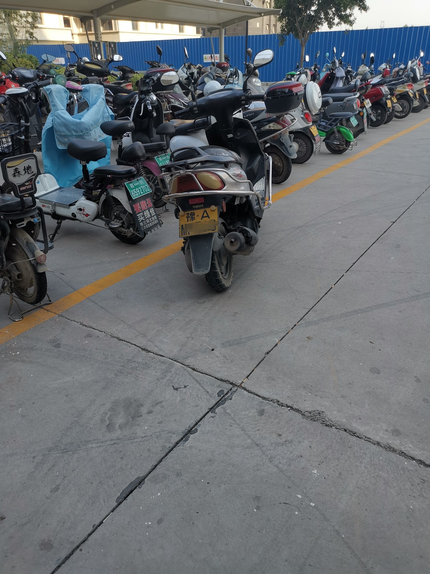 不少摩托车重现郑州街头，是“禁摩令”松了吗？
