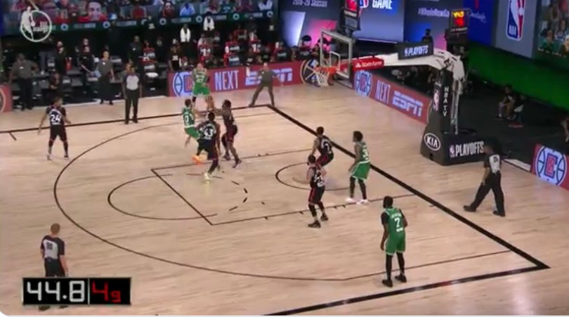 【影片】Tatum也懵圈了！Tatum：底角站了個人，我傳…TMD，怎麼是對方教練！-黑特籃球-NBA新聞影音圖片分享社區