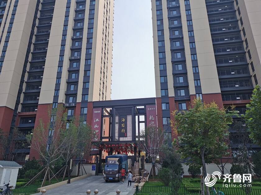 价值近千万别墅变身“水帘洞”济南万科海右府业主苦不堪言