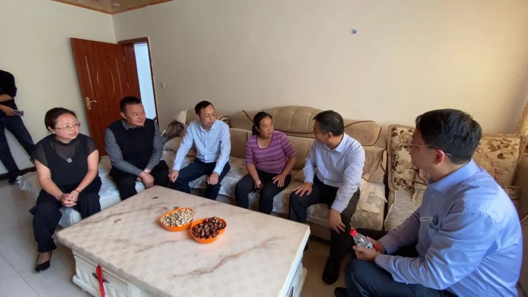 国家中医药管理局赴泸开展中医药扶贫调研