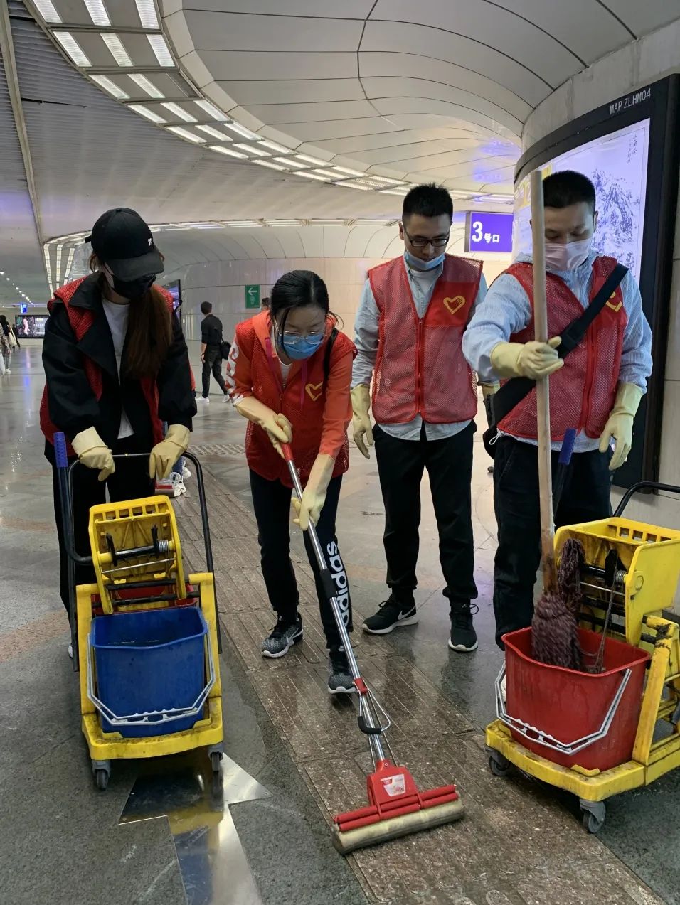 喜迎国庆｜擦橱窗洗家具扮靓城市风景线，千年古都光彩熠熠迎双节