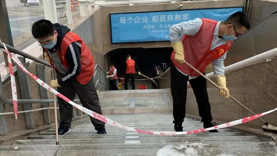 喜迎国庆｜擦橱窗洗家具扮靓城市风景线，千年古都光彩熠熠迎双节