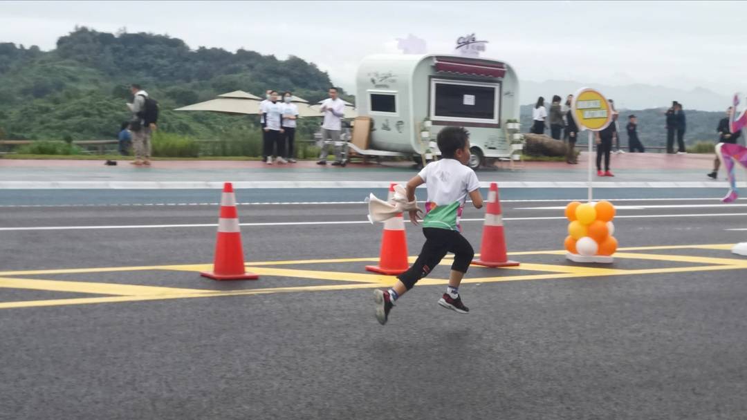 “洗肺”开跑！400余名选手齐聚重庆悦来江湾