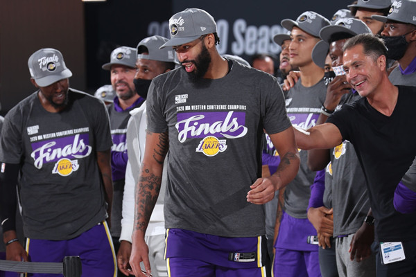 魔术师：詹姆斯戴维斯状态正佳，相信湖人会夺冠