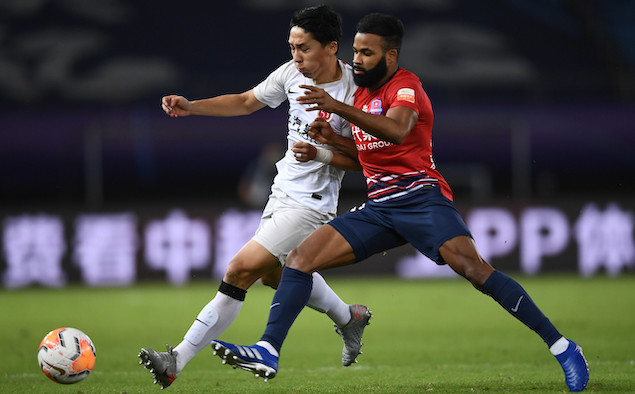 半场：张卫染红元敏诚头球破门，重庆1-0上港