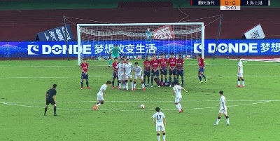 半场：张卫染红元敏诚头球破门，重庆1-0上港