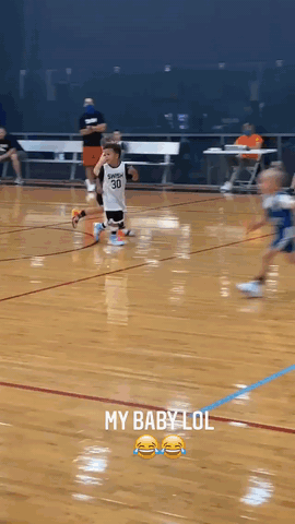 【影片】不傳球的下場？Randle兒子打球時多次要球未果，隨後將隊友放倒了…-黑特籃球-NBA新聞影音圖片分享社區